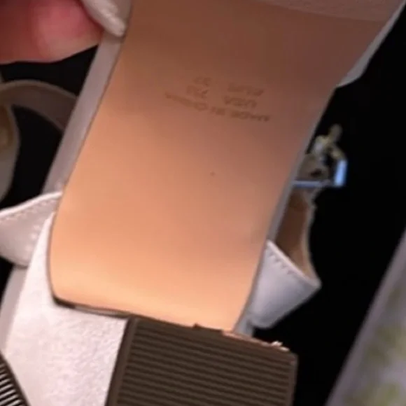 Elegant White Platform Heels - Picture 4 of 5